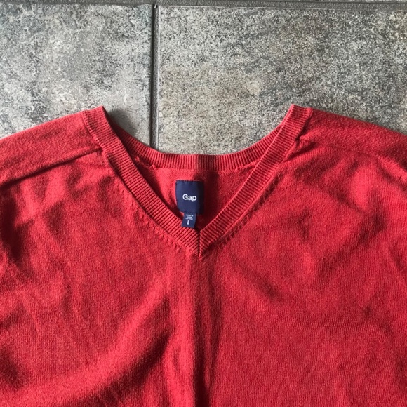 GAP V-Neck Sweater - Picture 2 of 3